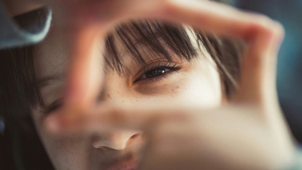 Infancia y relaciones de pareja: cómo influye lo que aprendimos al crecer